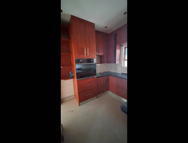 3 BEDROOM PROPERTY TO RENT IN GOODWOOD CENTRAL